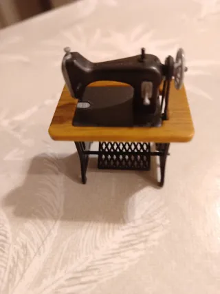 Máquina de coser miniatura