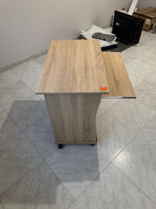Mesa para ordenador con bandeja extraíble