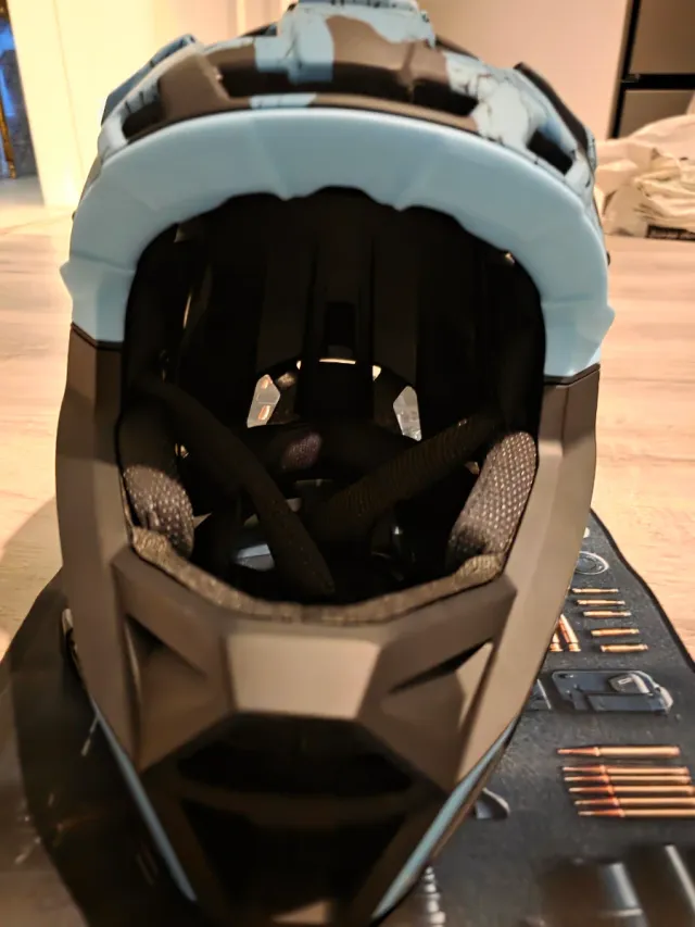 Capacete de bicicleta VAX17 azul camuflado