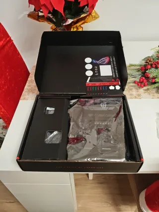 ROG STRIX B550-F (Regalo Ryzen 5 2600+Forgeon Fan)