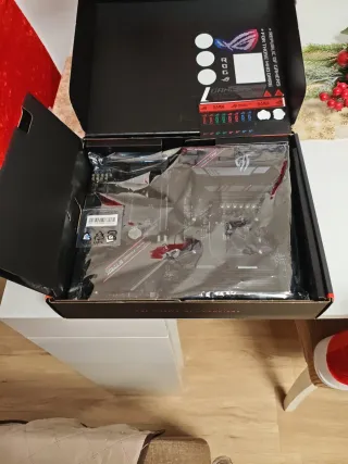 ROG STRIX B550-F (Regalo Ryzen 5 2600+Forgeon Fan)