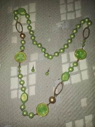 Collar y pendientes de perlas