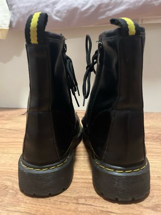 Botas estilo Dr. Martens Negras