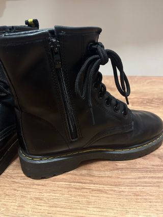 Botas estilo Dr. Martens Negras