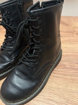 Botas estilo Dr. Martens Negras