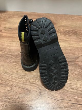 Botas estilo Dr. Martens Negras