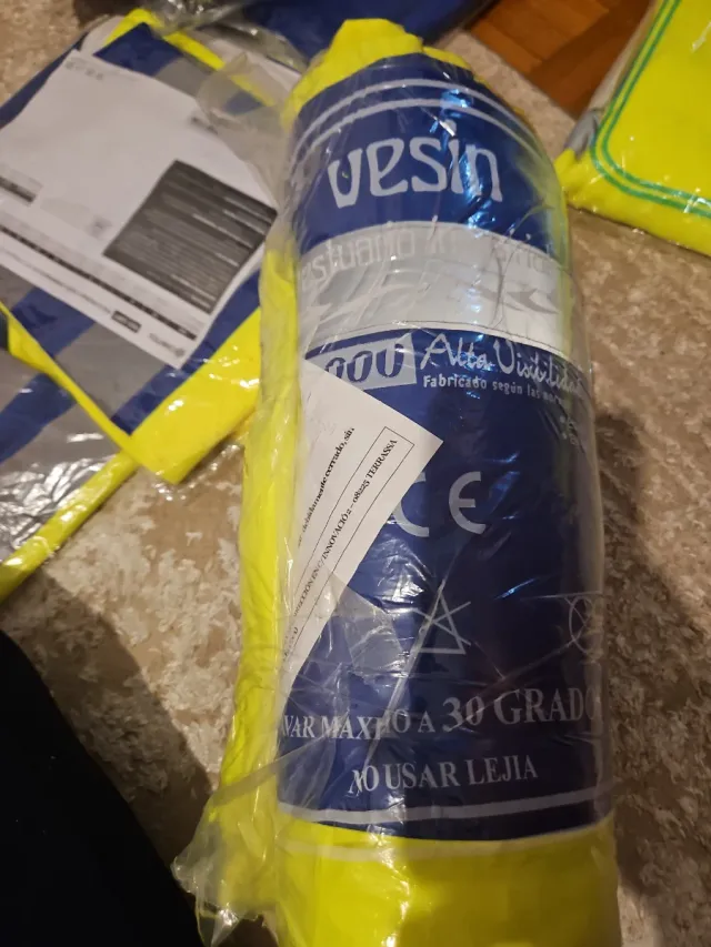 Chaqueta de alta visibilidad azul y amarilla