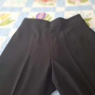 Pantalón elegante negro pata ancha de Zara
