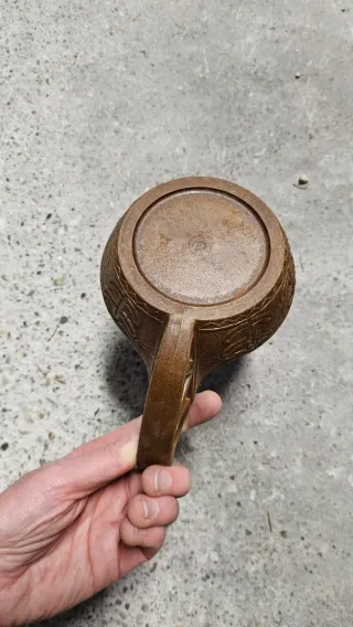 Ciotola antica in legno decorata