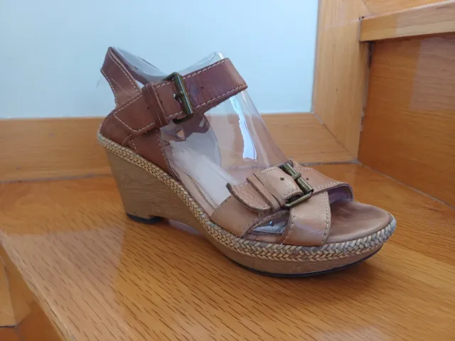 Sandalia cuña Pikolinos mujer marrón