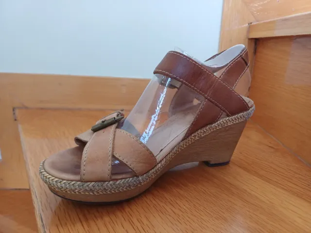 Sandalia cuña Pikolinos mujer marrón