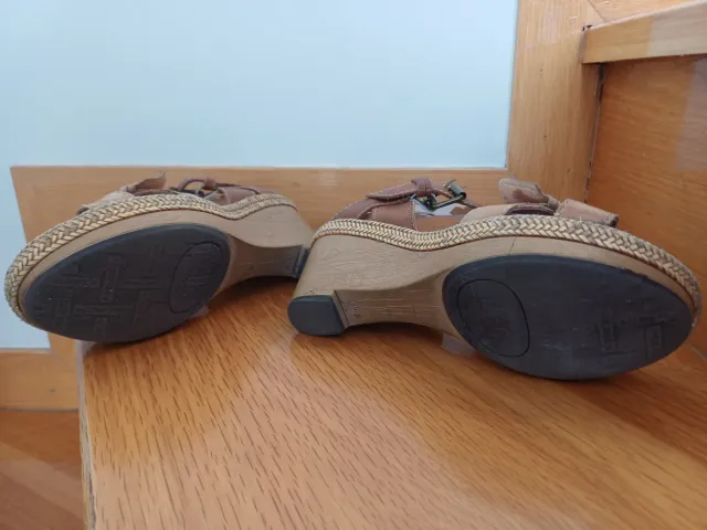 Sandalia cuña Pikolinos mujer marrón