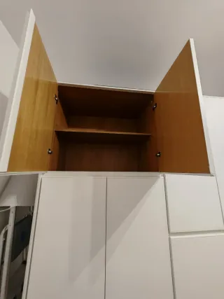 Armadio in legno laccato bianco opaco