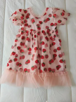 Vestido de niña con fresas talla 5-6 años