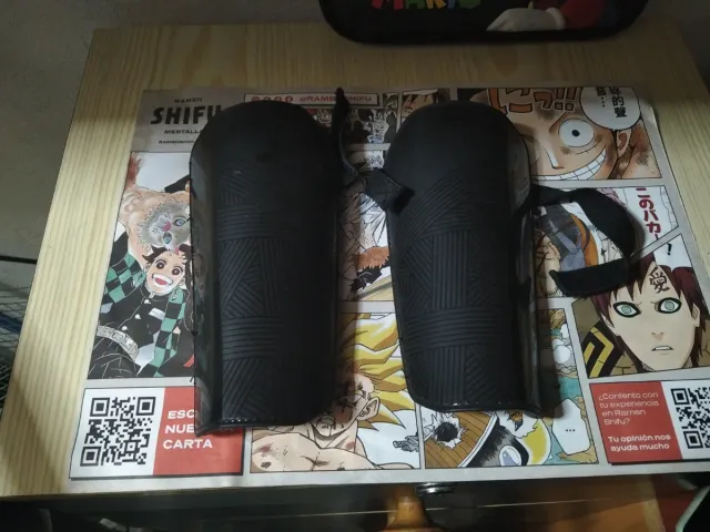 Espinilleras Negras Deportivas