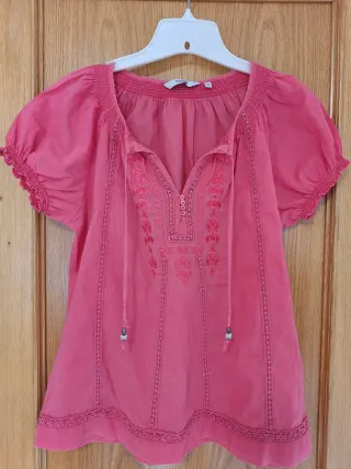 Blusa bordada con cordones