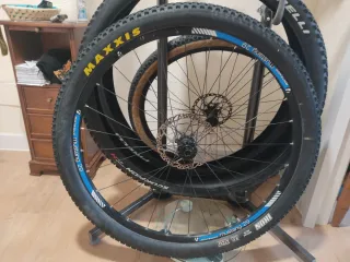 Rueda completa 29" Bontrager Mustang 15x100mm