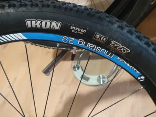 Rueda completa 29" Bontrager Mustang 15x100mm