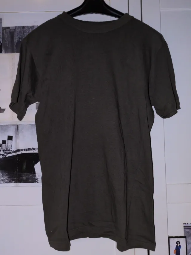 Camiseta verde básica