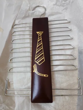 Percha para corbatas y cinturones sin estrenar