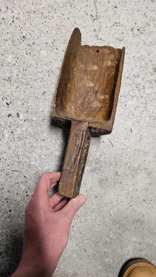 Antica sessola in legno