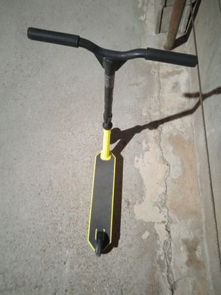 Patinete Freestyle Negro y Amarillo