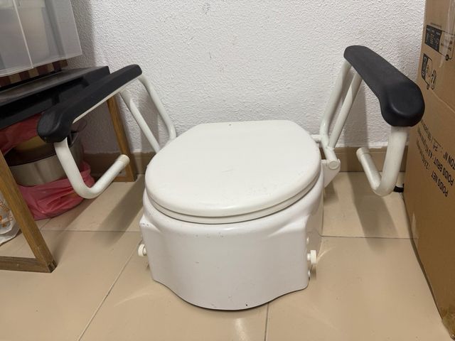 Elevador WC con Asideros