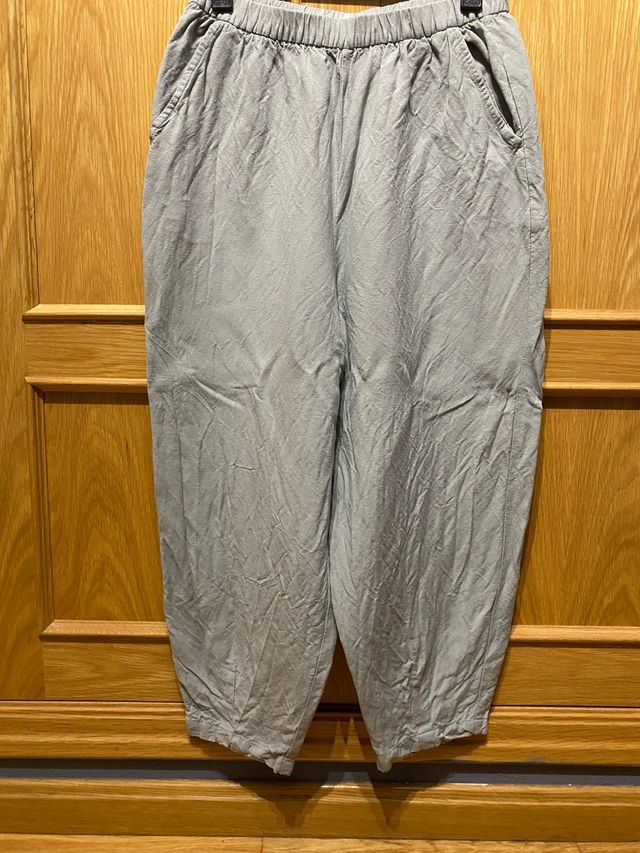 Pantalones anchos verde grisáceo