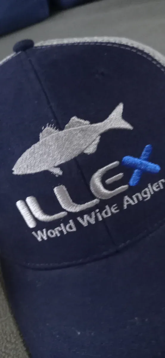 HERMOSA GORRA PESCA ILLEX FRANCIA BORDADA