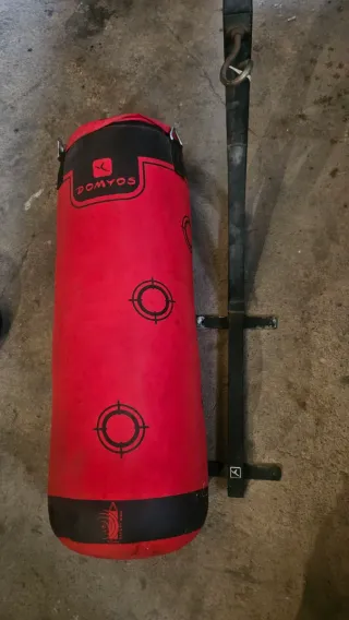Saco de boxeo y soporte pared