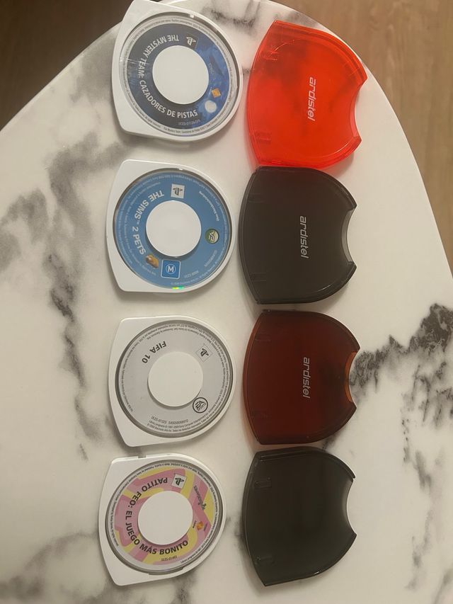 4 Giochi PSP + 4 Custodie Protettive