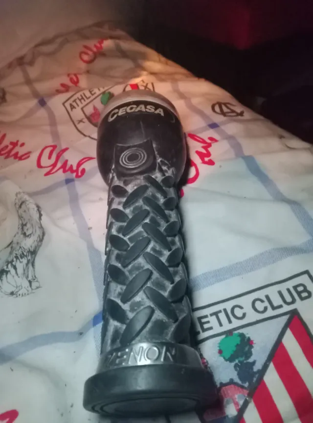 linterna led profesional sumergible  marca Cecasa