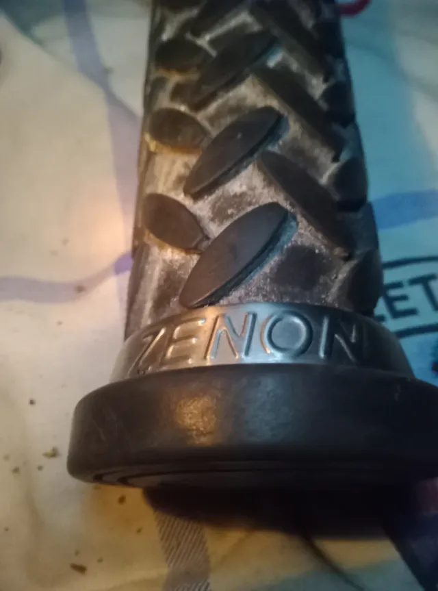 linterna led profesional sumergible  marca Cecasa