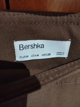 Falda plisada marrón Bershka