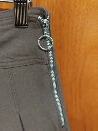 Falda plisada marrón Bershka