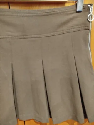 Falda plisada marrón Bershka