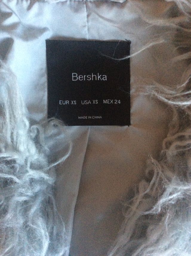Abrigo pelo Bershka gris