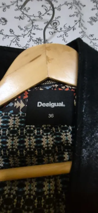 Chaqueta Desigual T.36 Negra y Multicolor