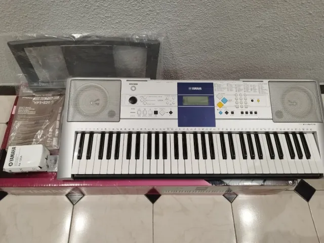 Yamaha PSR-E323 Teclado Digital