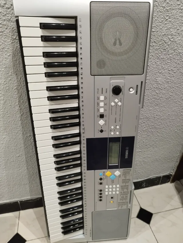 Yamaha PSR-E323 Teclado Digital