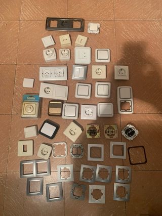 Lote Enchufes e Interruptores Varios