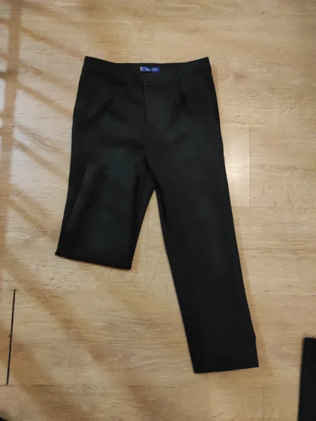 Pantalón vestir 7/8 gris oscuro,sirve de uniforme.