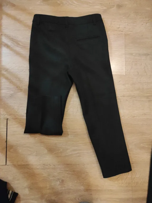 Pantalón vestir 7/8 gris oscuro,sirve de uniforme.
