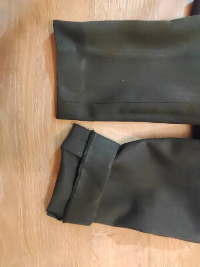 Pantalón vestir 7/8 gris oscuro,sirve de uniforme.