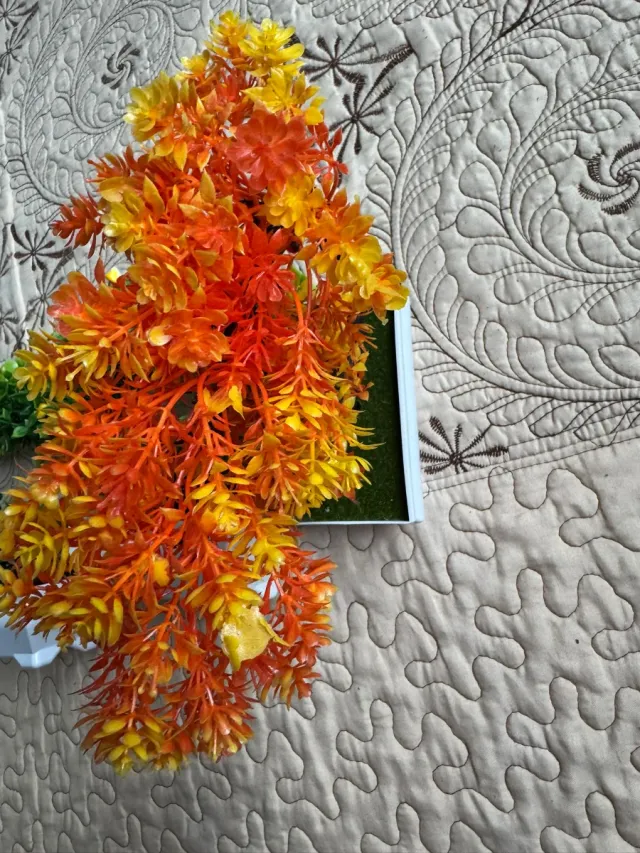 Planta topiaria artificial con maceta