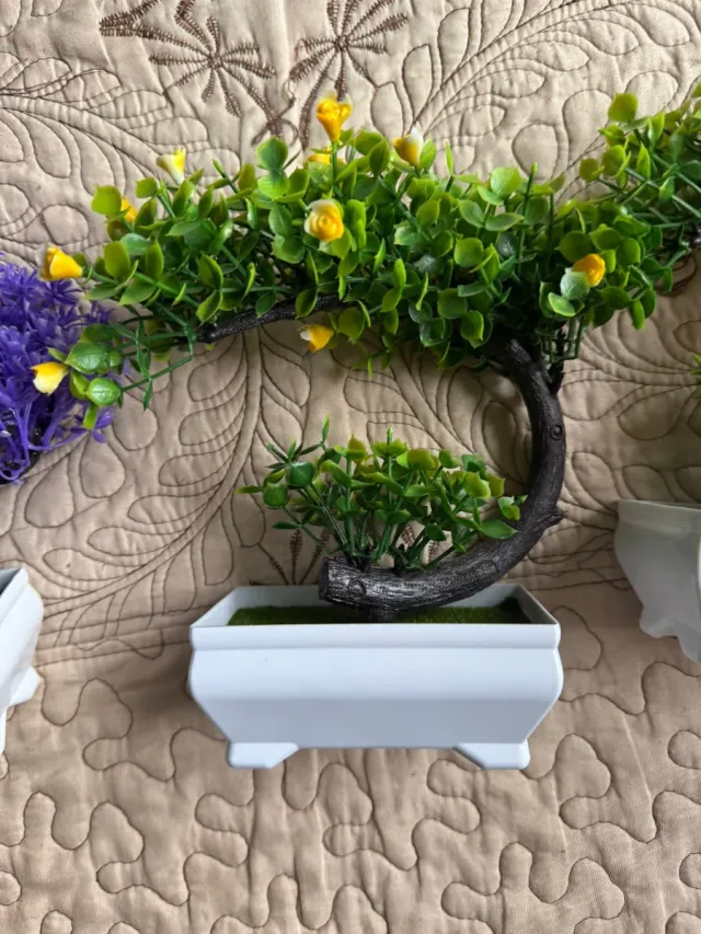 Planta topiaria artificial con maceta