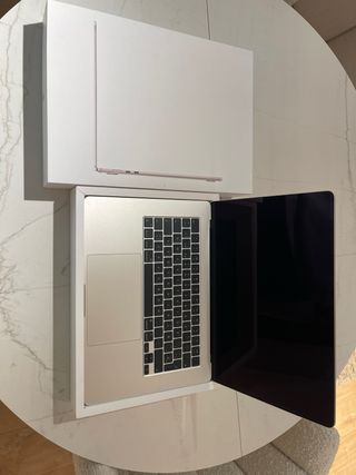 MacBook Air 15 16GB RAM 256GB SSD Plata