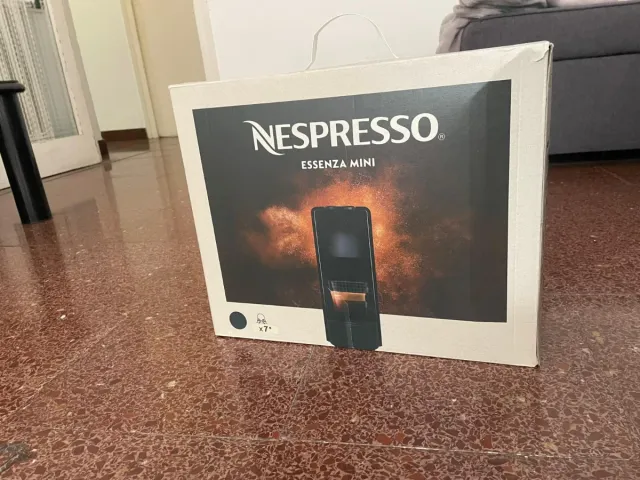 Cafetera Nespresso Essenza Mini Negra