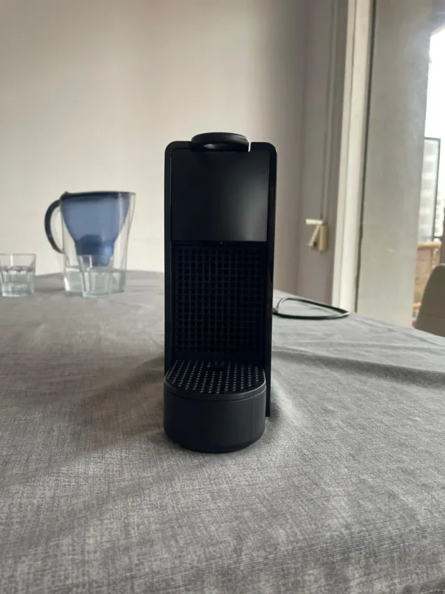 Cafetera Nespresso Essenza Mini Negra