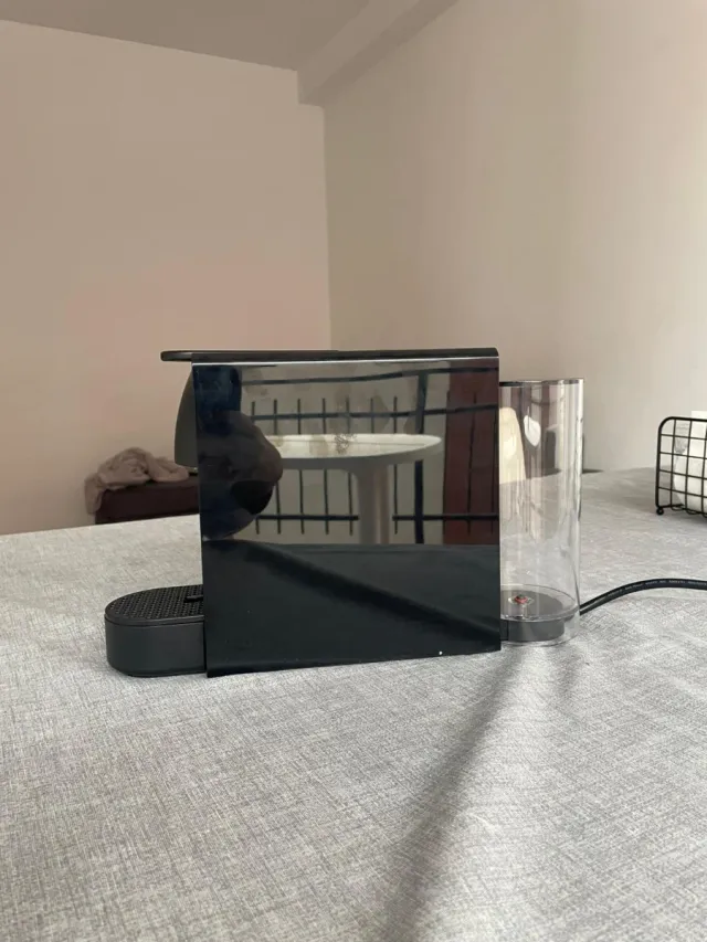 Cafetera Nespresso Essenza Mini Negra